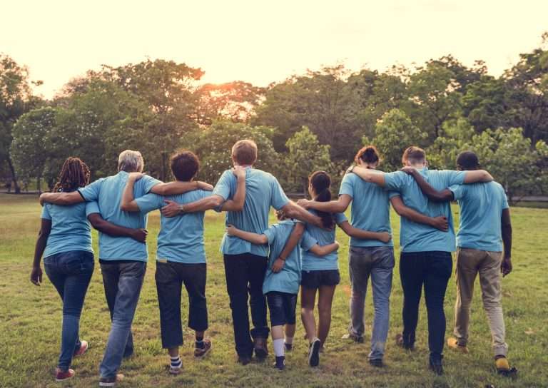 Group,Of,Diversity,People,Volunteer,Arm,Around